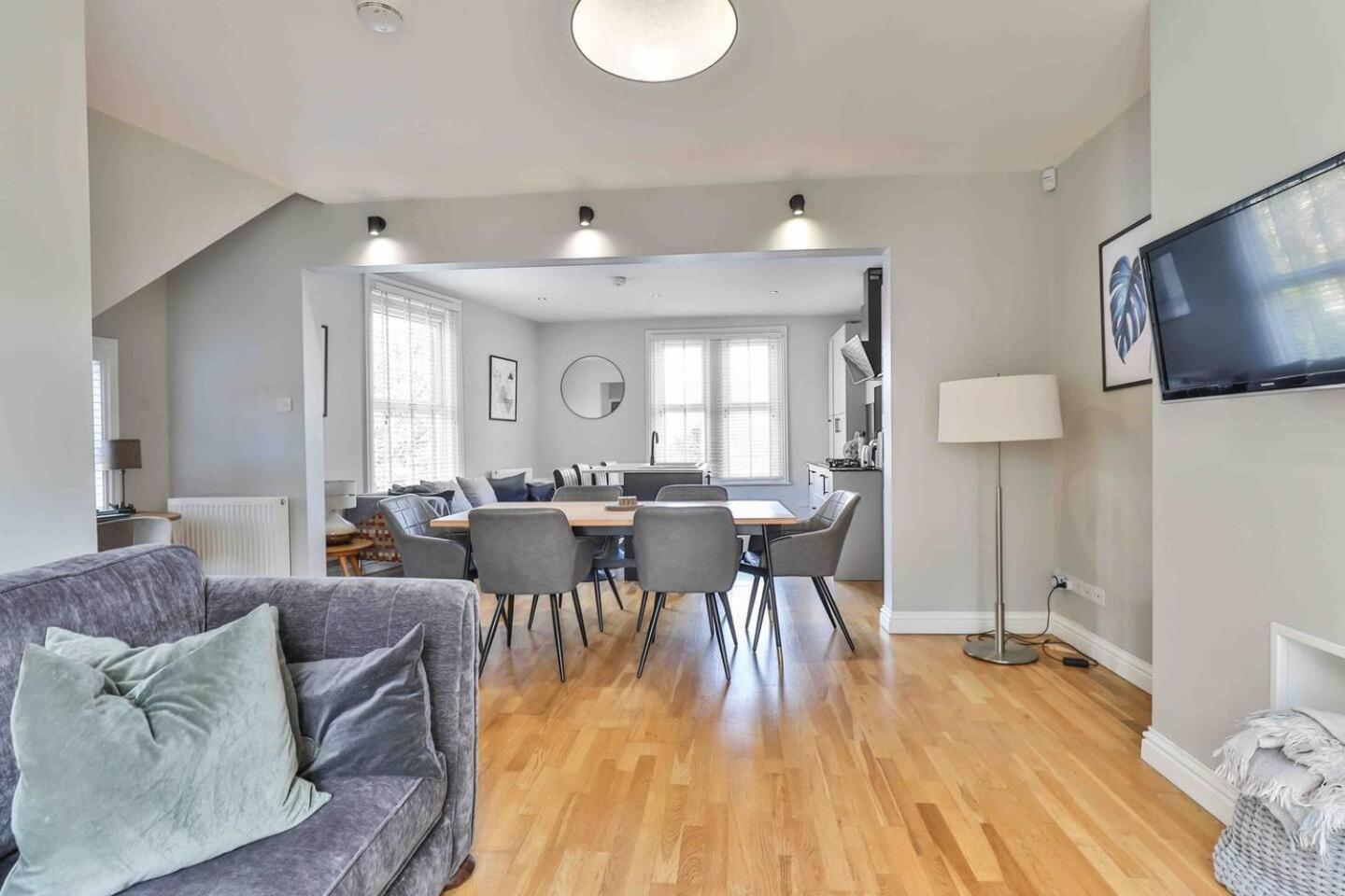 Stylish & Spacious 3 Bed Apartment With Parking เชฟฟิลด์ ภายนอก รูปภาพ
