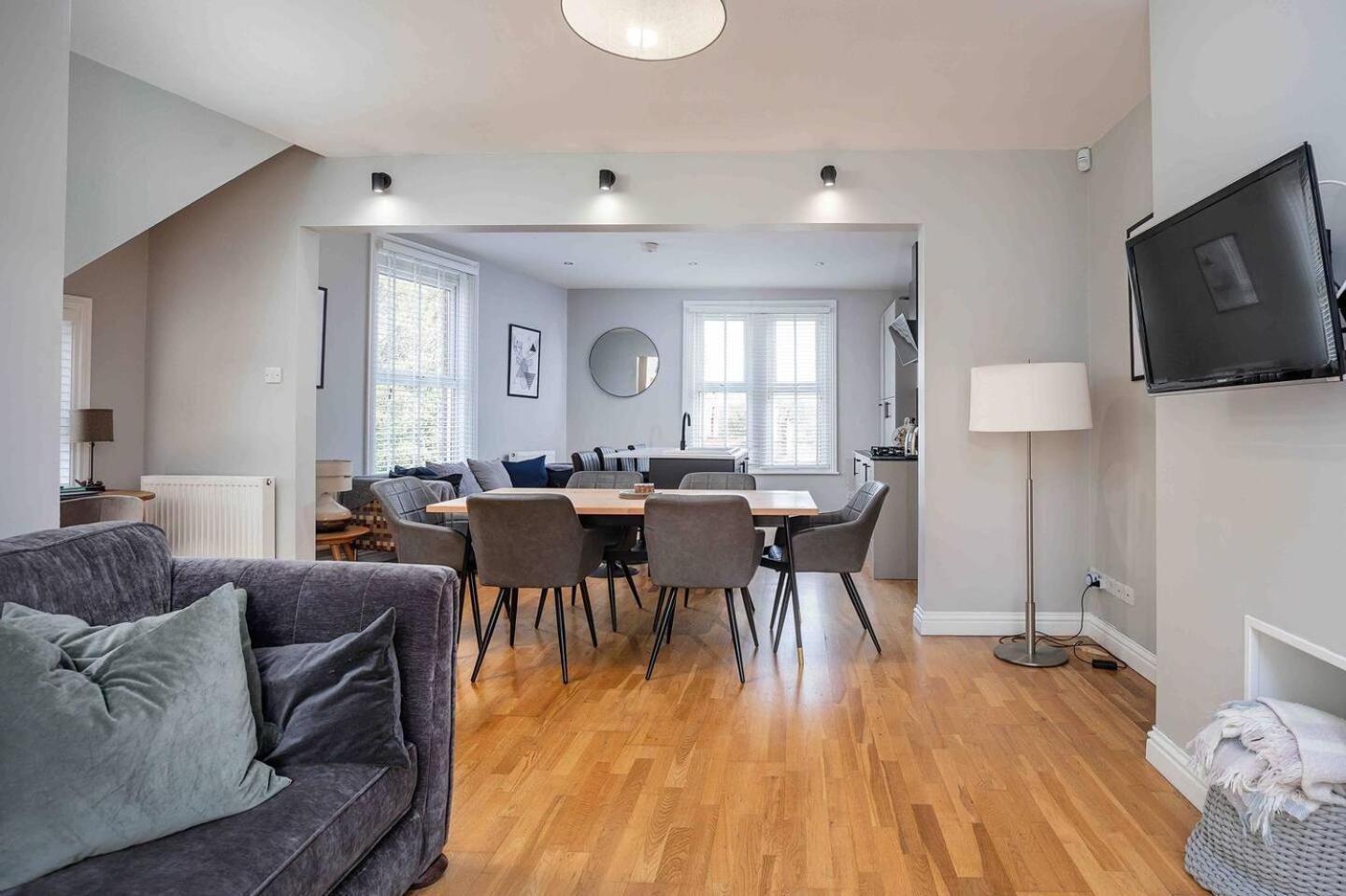 Stylish & Spacious 3 Bed Apartment With Parking เชฟฟิลด์ ภายนอก รูปภาพ