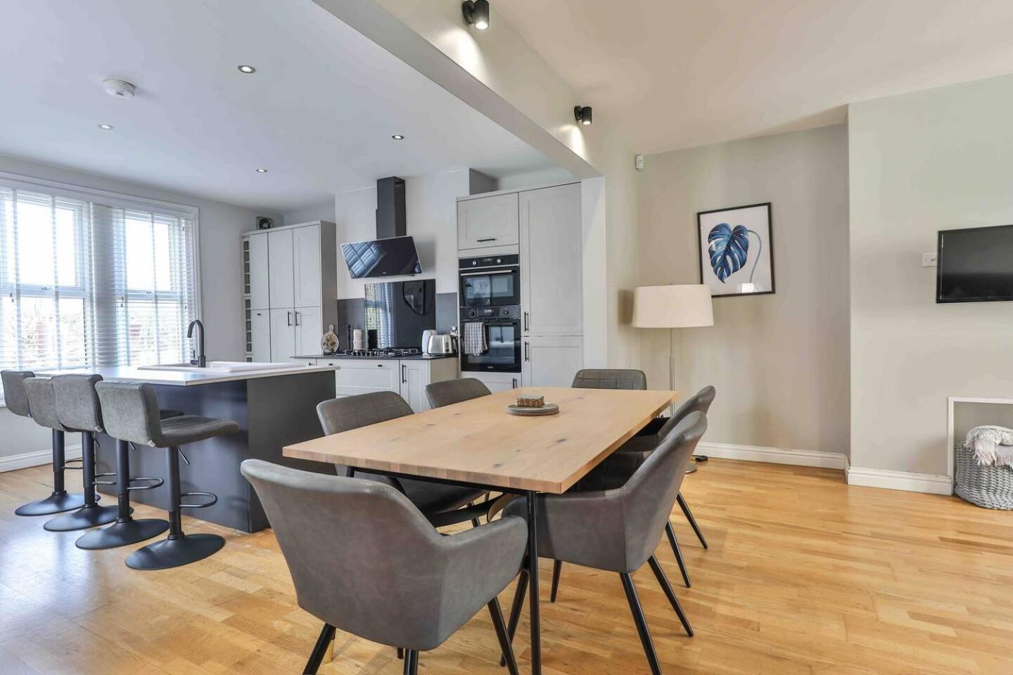 Stylish & Spacious 3 Bed Apartment With Parking เชฟฟิลด์ ภายนอก รูปภาพ