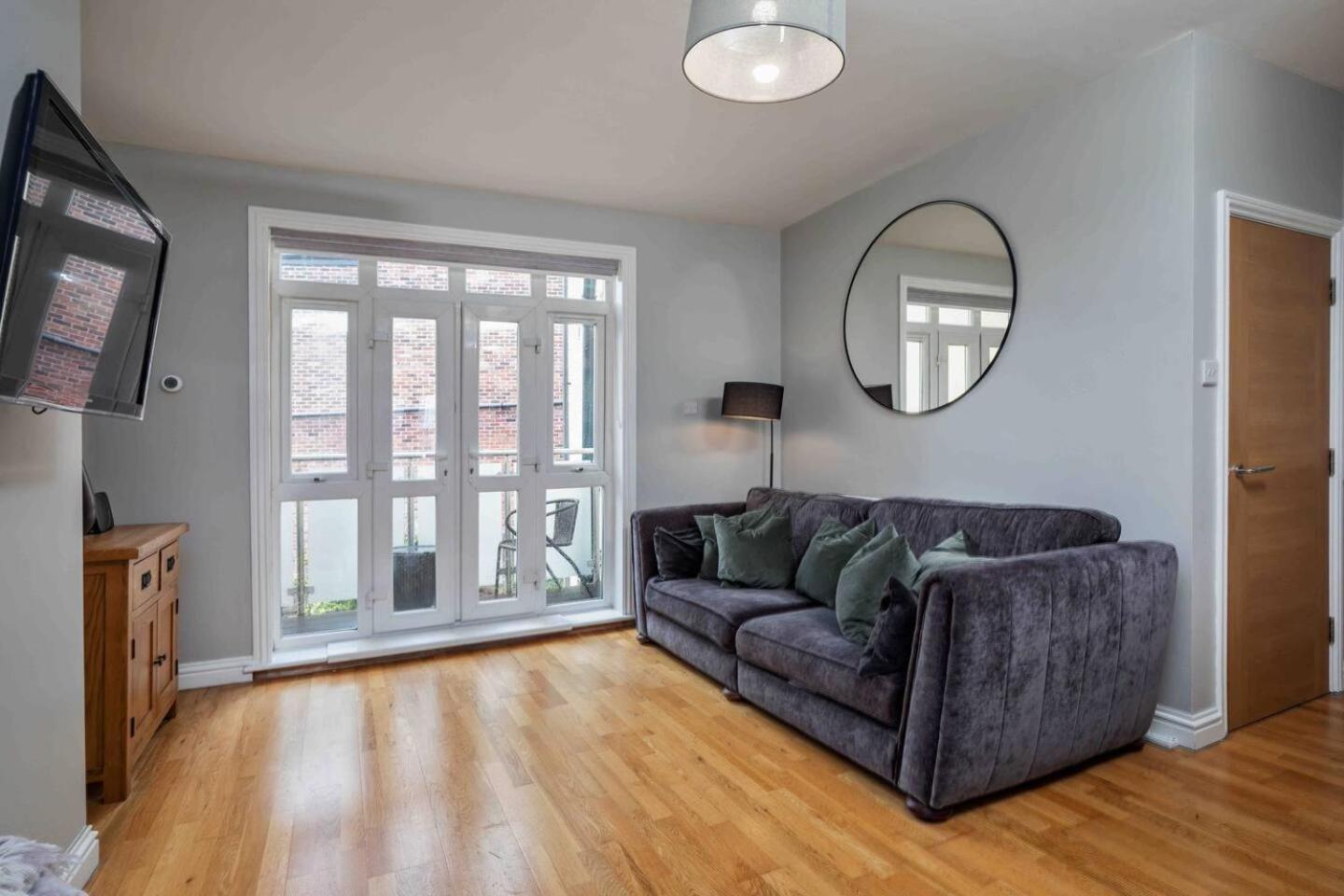 Stylish & Spacious 3 Bed Apartment With Parking เชฟฟิลด์ ภายนอก รูปภาพ